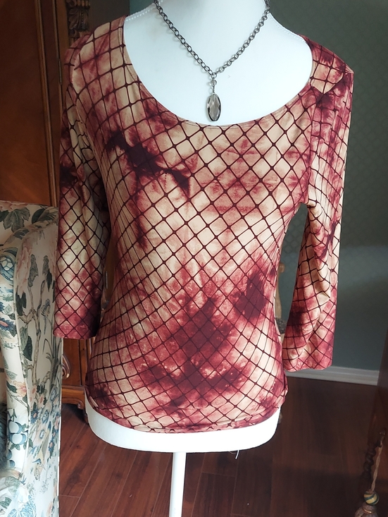 Forever 21 Tops - Forever 21 Maroon Tie-Dye Mesh Grid Scoop Neck Top